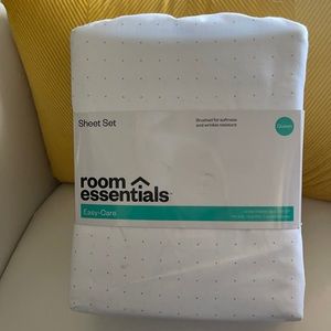 NWT Queen sheet set